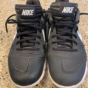 Nike Men's Black and White Huarache Elite 2 TF Baseball Turfs. Size 9.5. Used.